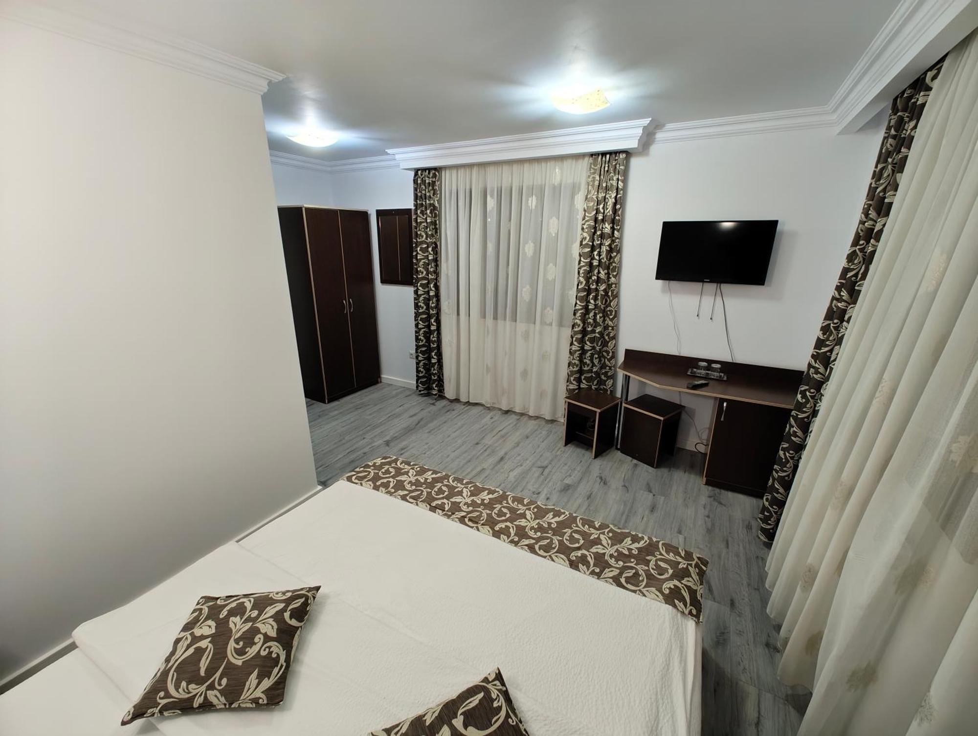 Double Room,1742791512:JPEG