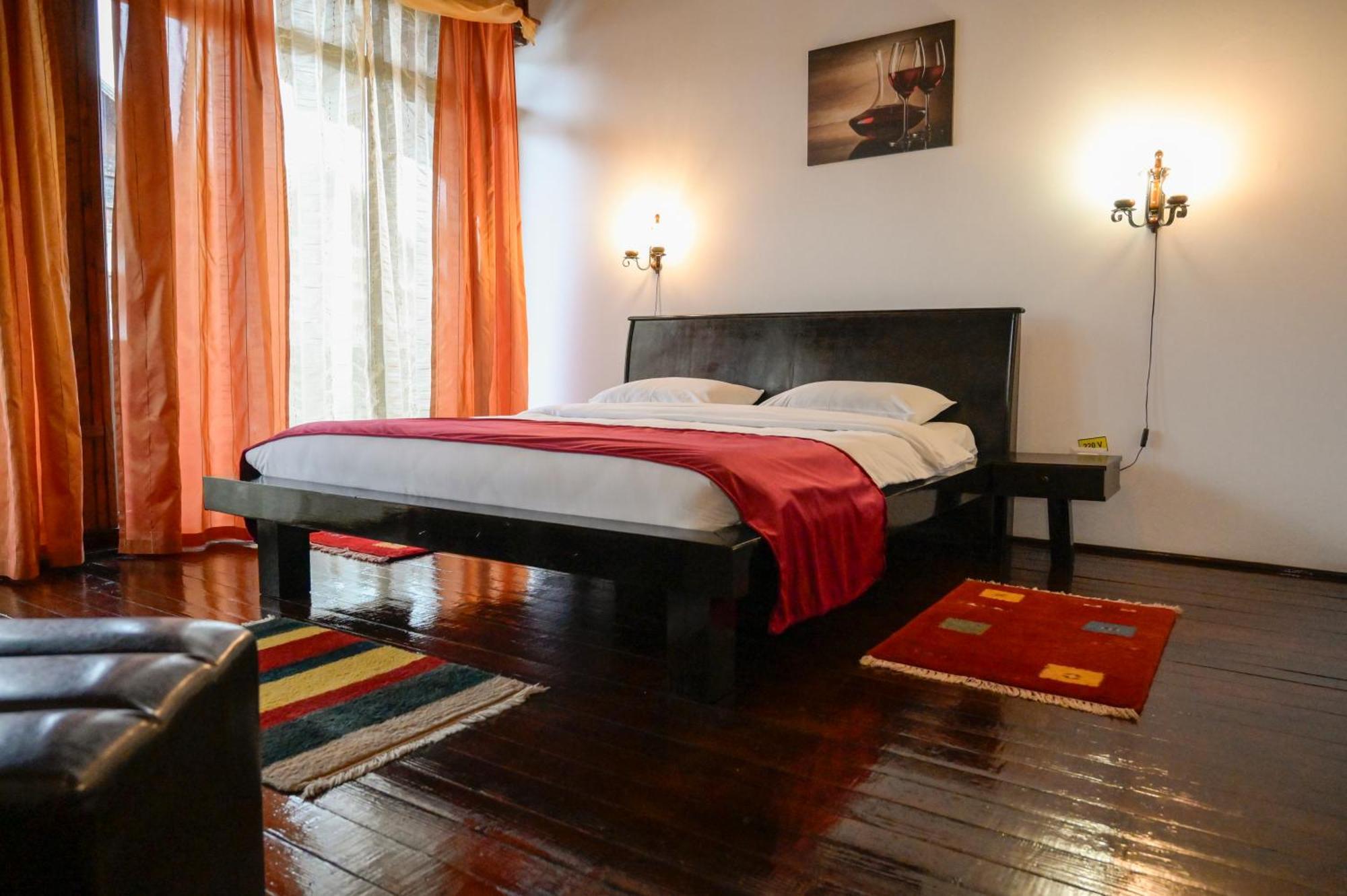 Cameră dublă Deluxe cu balcon