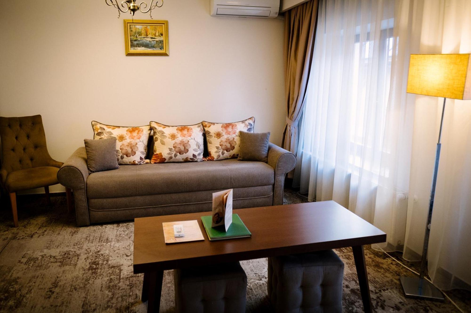 One-Bedroom Suite,1743332072:JPEG