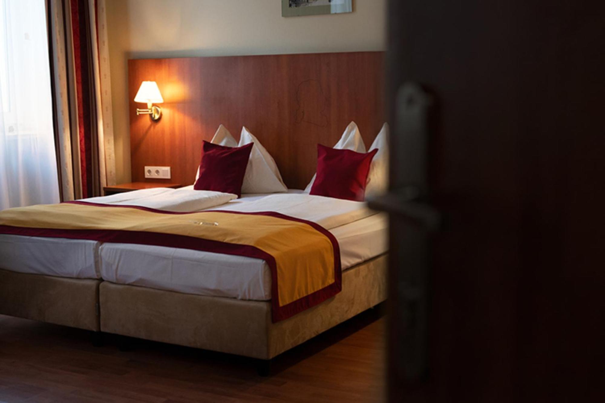 Basic Double Room,1758335322:JPEG