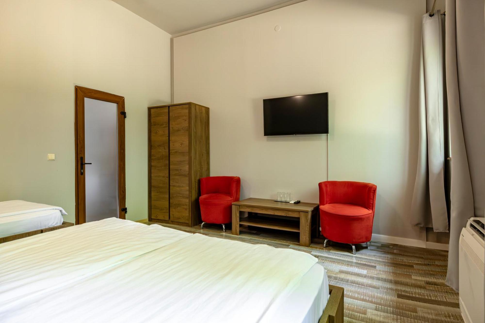 Triple Room,1758544263:JPEG