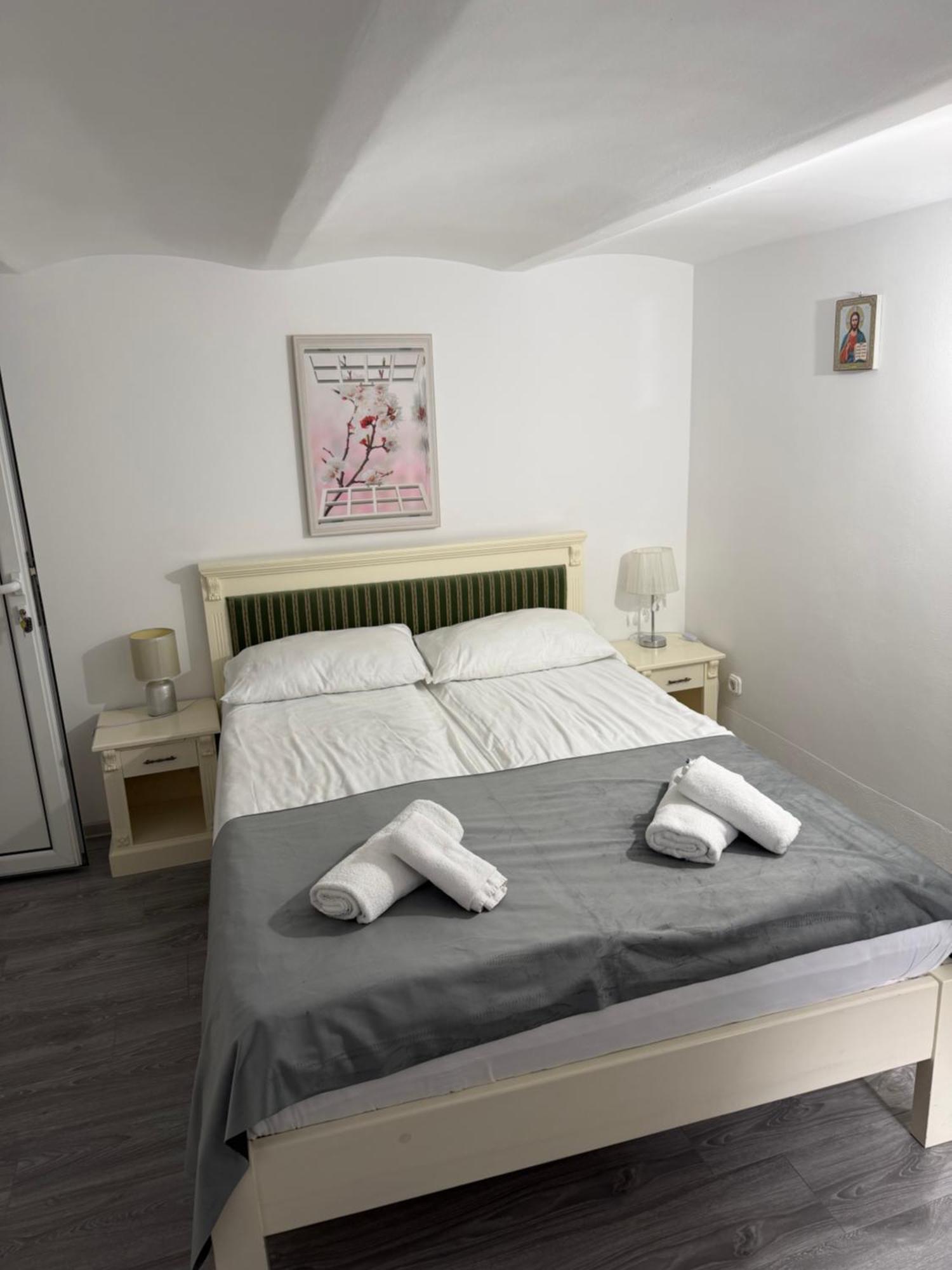 Deluxe Double Room,1758941971:JPEG