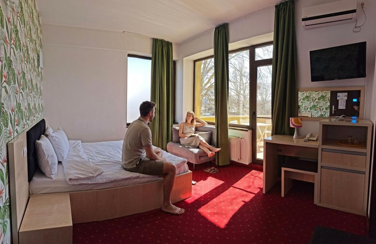 Apartament Deluxe cu 2 dormitoare și vedere la grădină