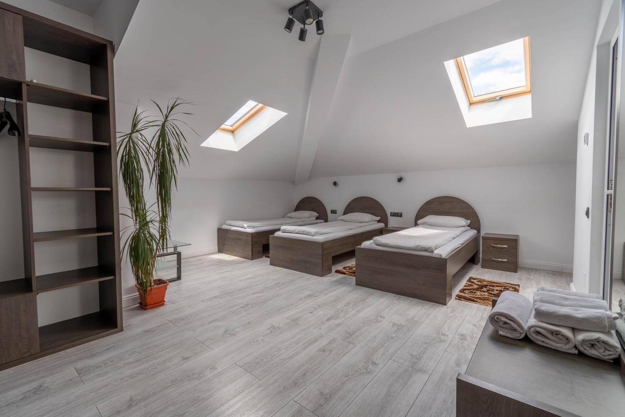 Standard Triple Room,1770536085:JPEG