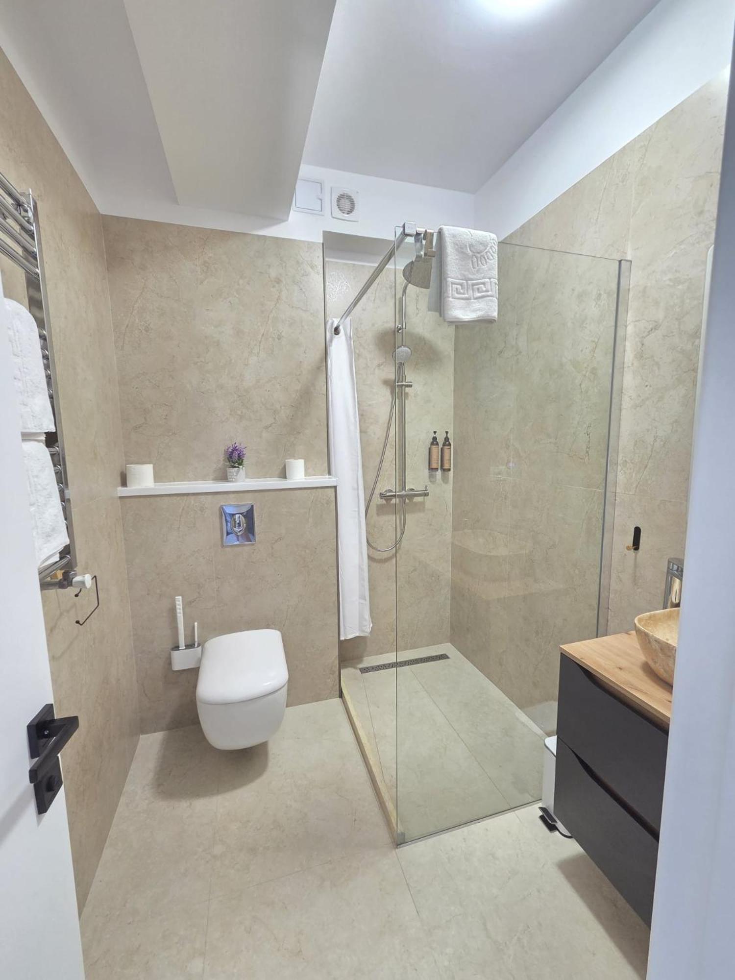 Cameră dublă Deluxe cu balcon