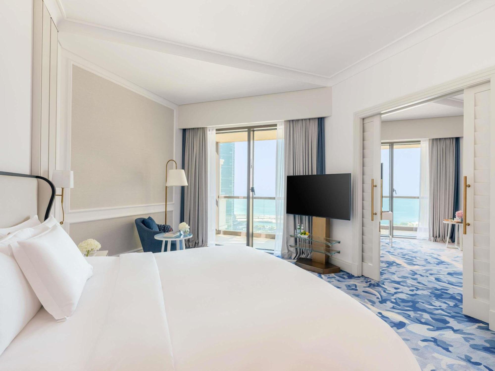 Suită King Prestige cu vedere parțială la mare - acces la Club