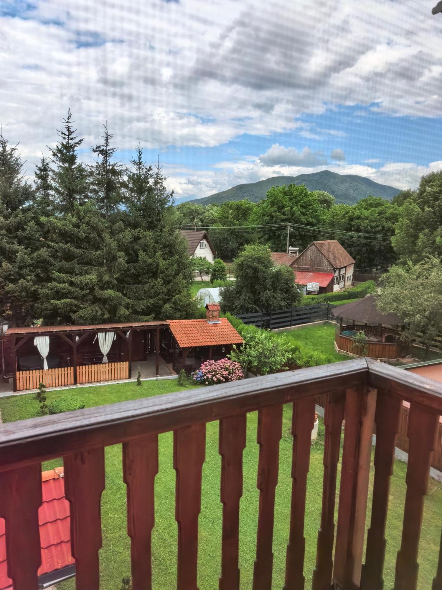 Cameră triplă cu baie privată externă