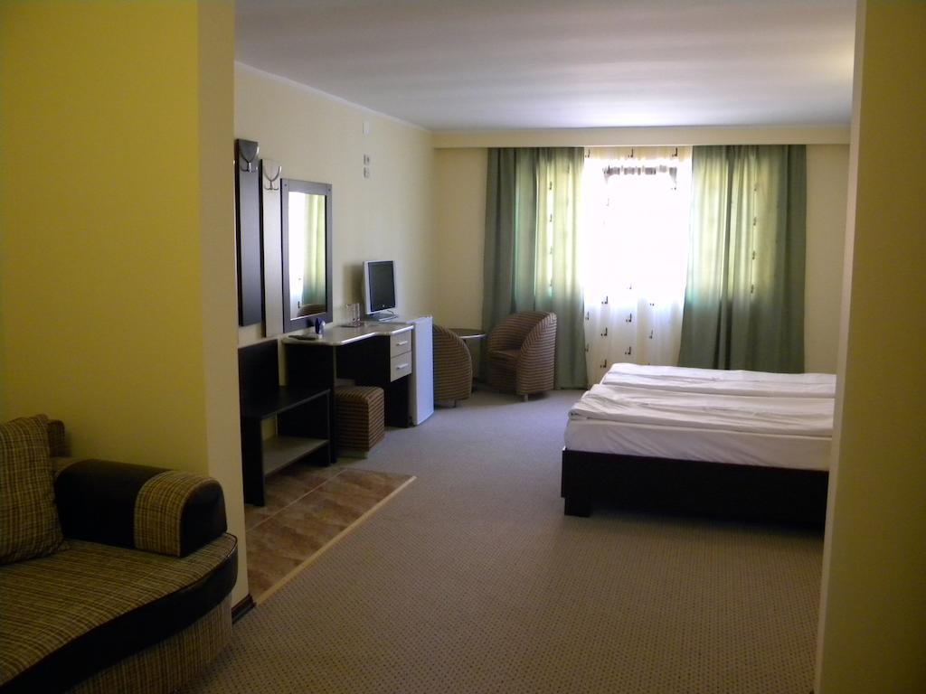 Standard Suite,233917921:JPEG