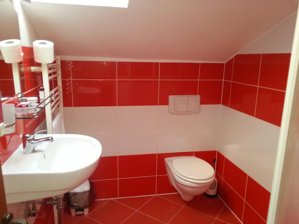 Single Room,236095049:JPEG