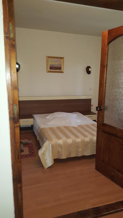 One-Bedroom Apartment,1401831716:JPEG
