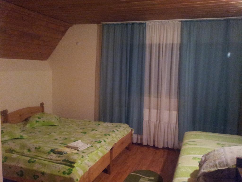 Cameră triplă cu balcon
