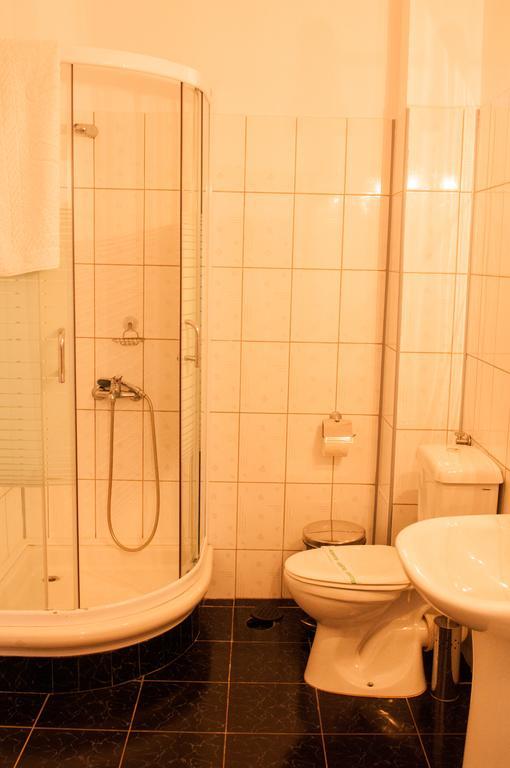 Cameră de familie (2 adulți + 1 copil)