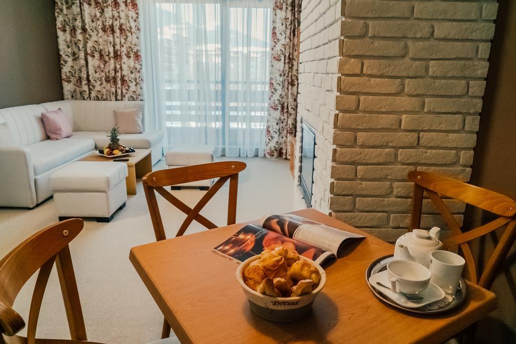 One-Bedroom Apartment (2 Adults + 2 Children) - free Wellness center.