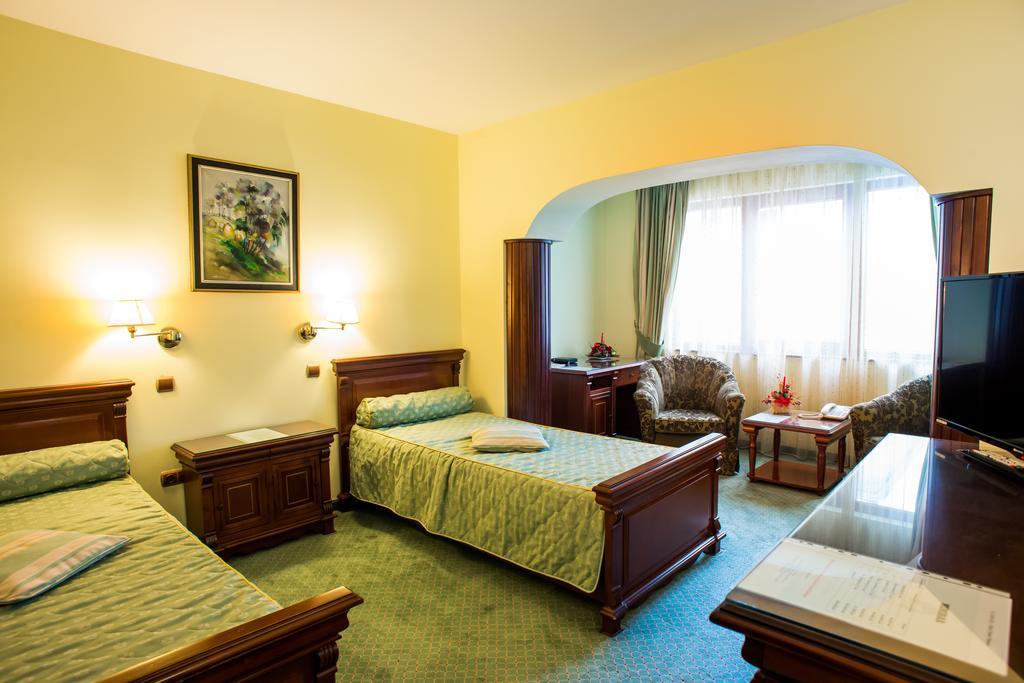 Cameră twin standard 3*