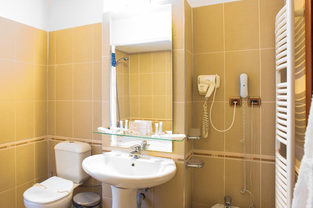Cameră triplă standard 3*