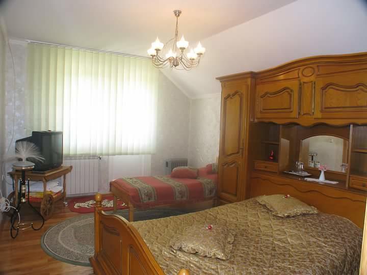 Cameră triplă