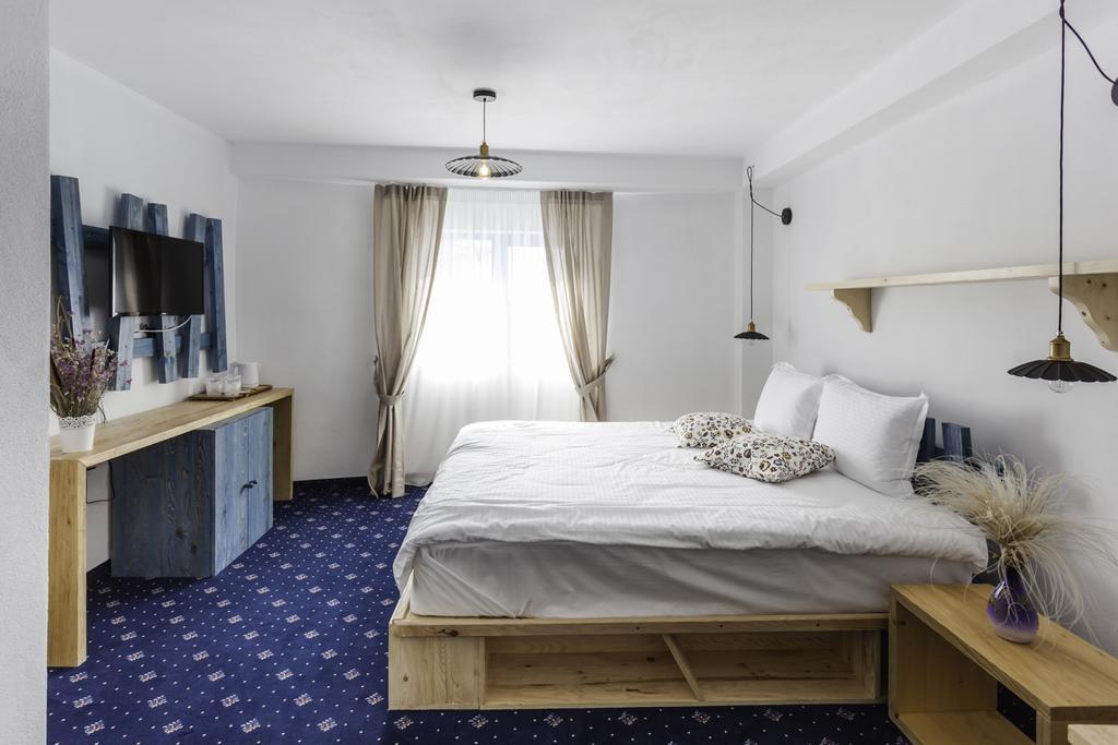 One-Bedroom Apartment,404318499:JPEG