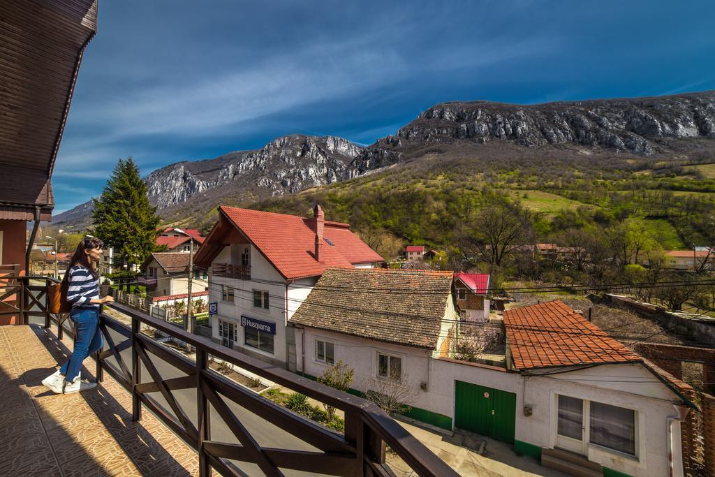 Suită pe colț