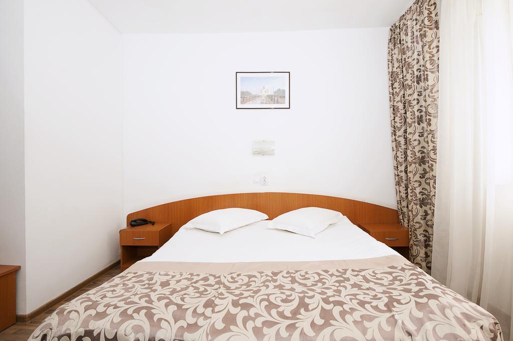 Double Room,445520703:JPEG