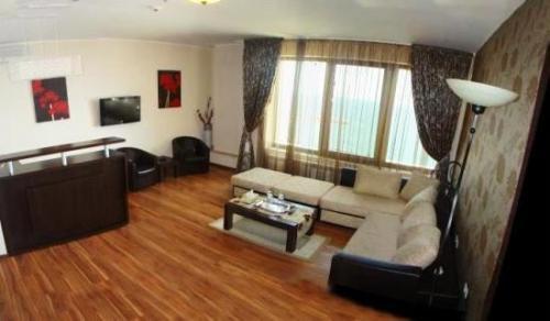 Studio (3 adulţi + 1 copil)