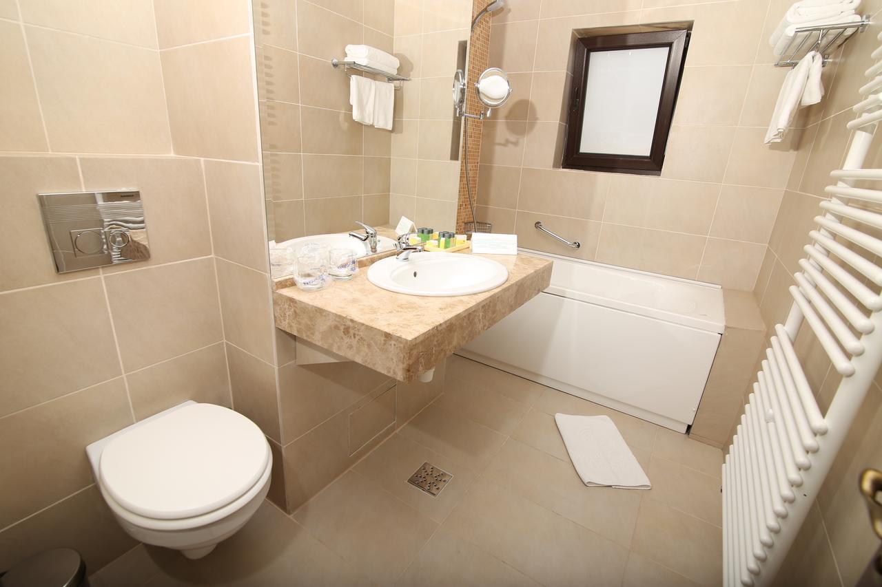 Cameră twin sau dublă superioară cu balcon 4*