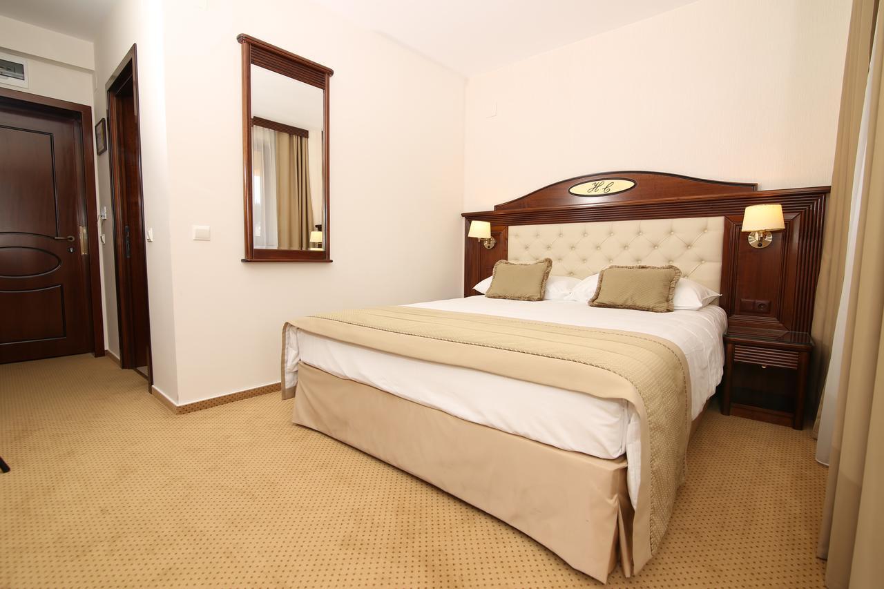 Cameră dublă cu balcon 4*