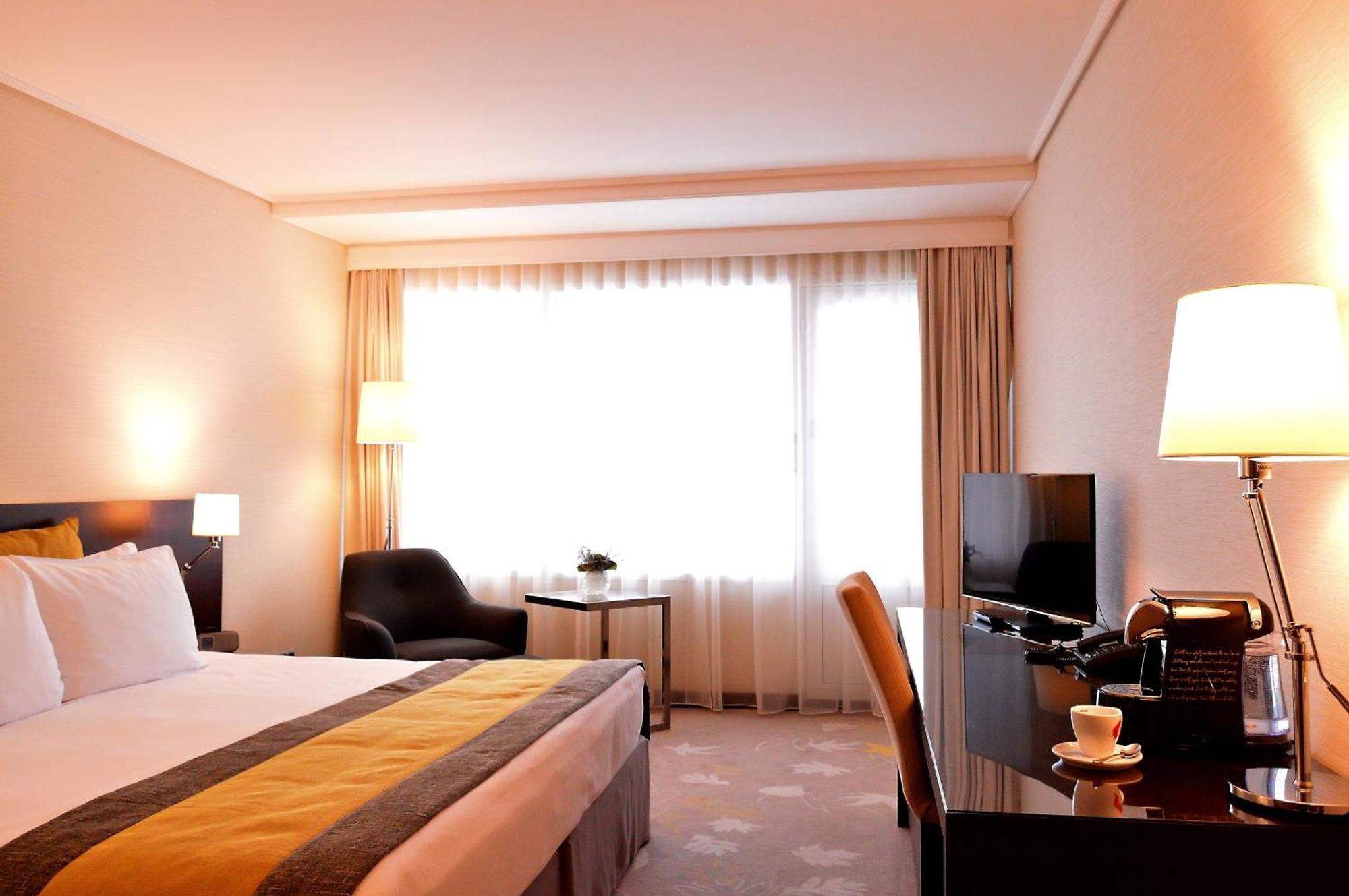 Cameră king standard cu balcon