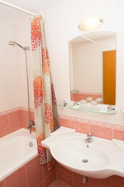 Double or Twin Room,63145237:JPEG