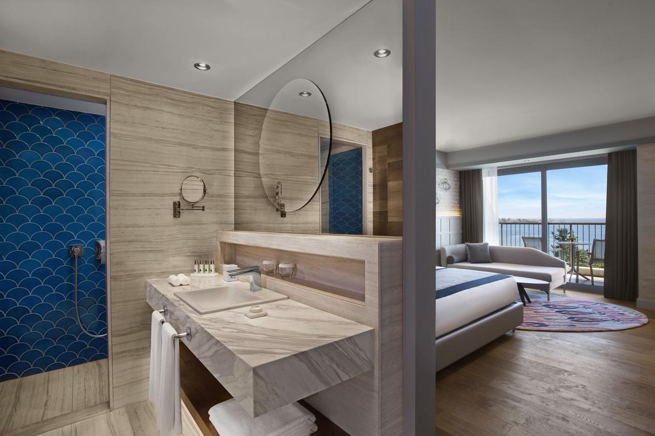 Deluxe Direct Sea View Room