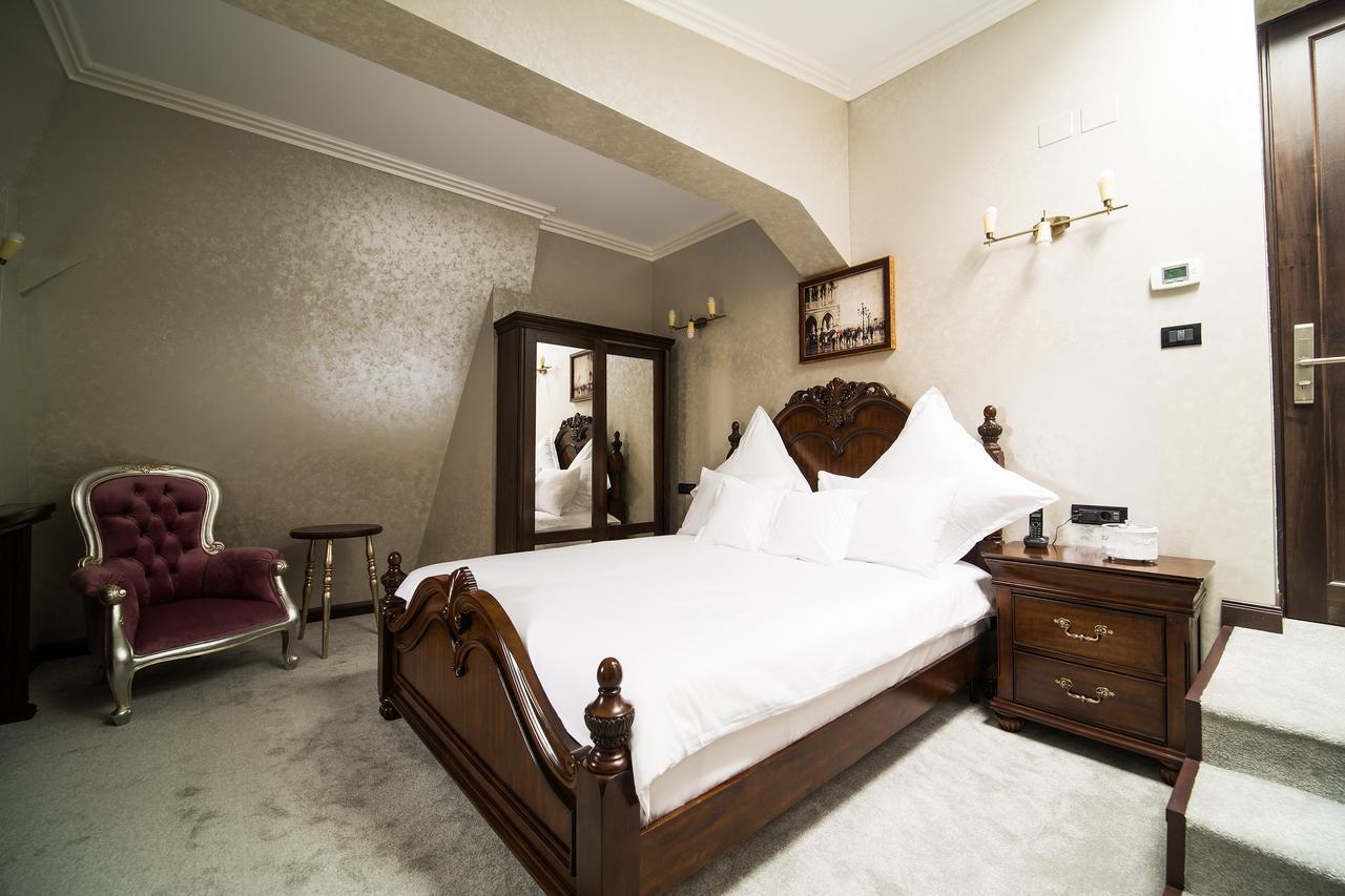 Double Room,640902207:JPEG