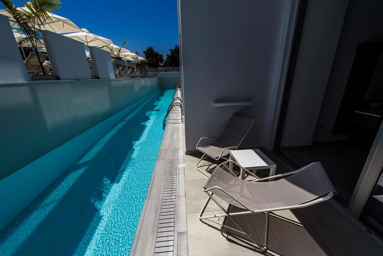 Cameră dublă cu acces direct la piscină (numai pentru adulți)