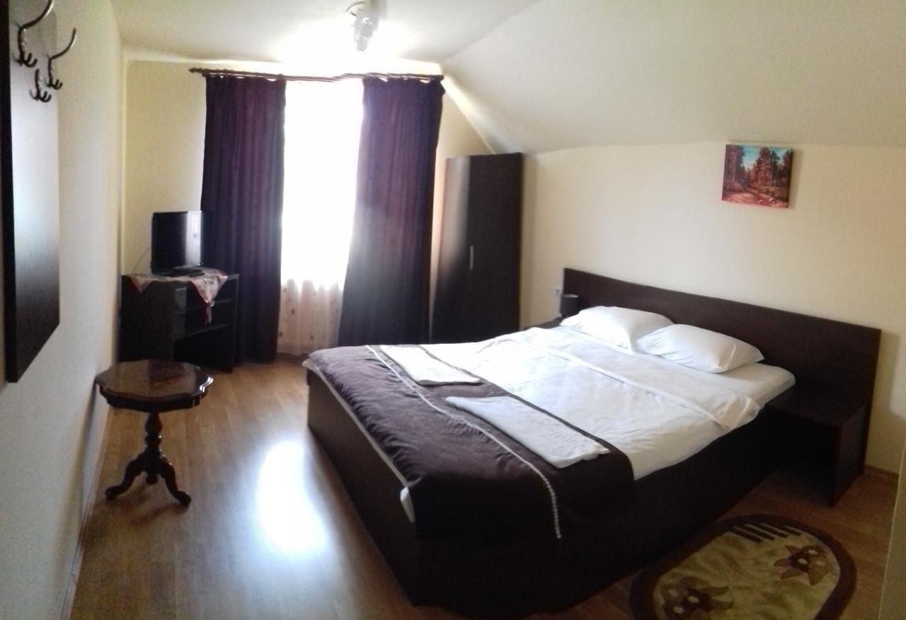 Cameră dublă cu baie privată