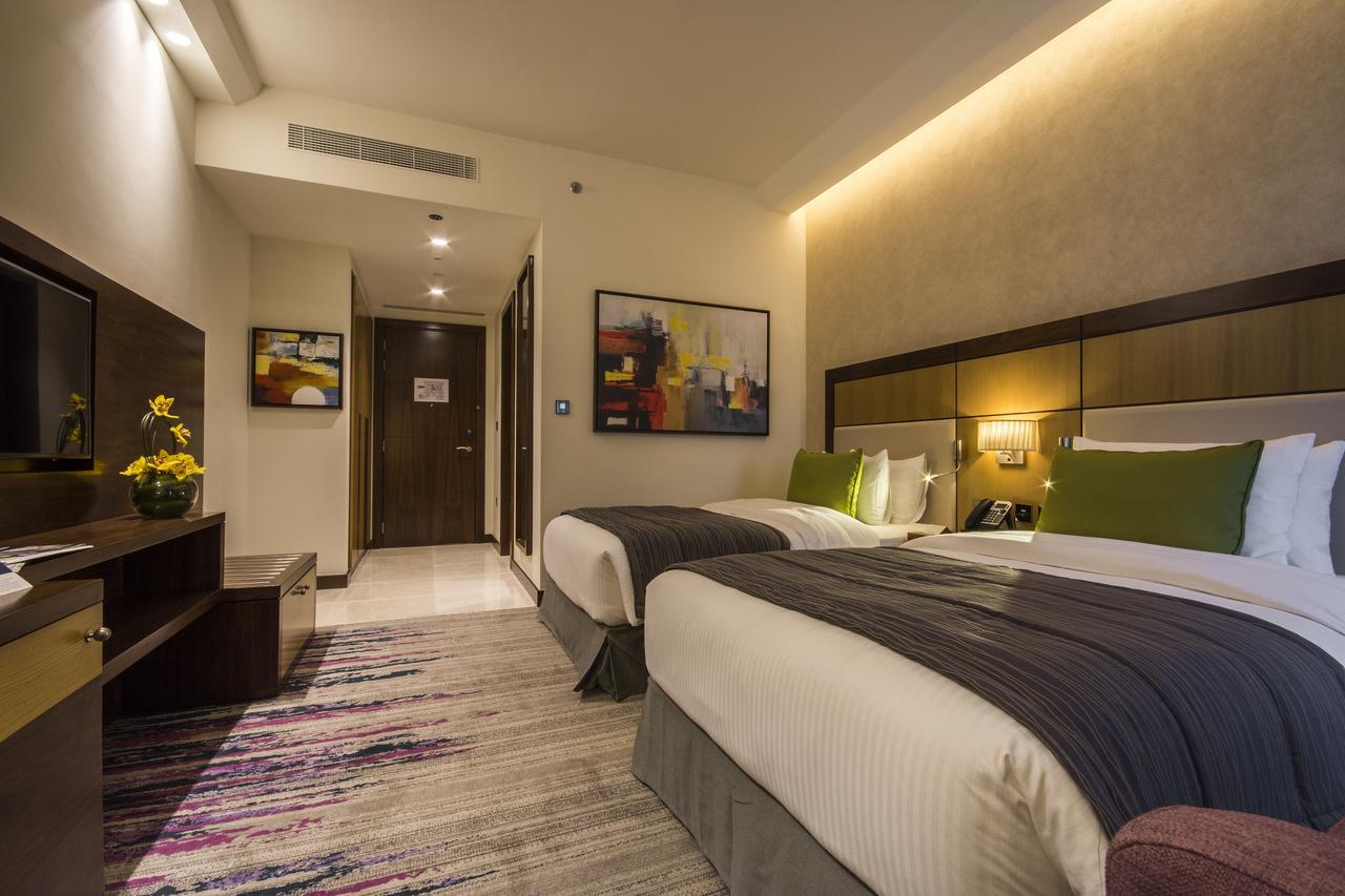 Cameră twin Deluxe (transferuri gratuite la plajă și la anumite mall-uri și reducere de 20% la mâncăruri și băuturi și la spa)