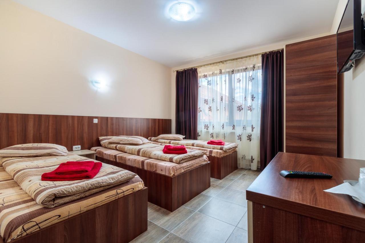 Cameră triplă