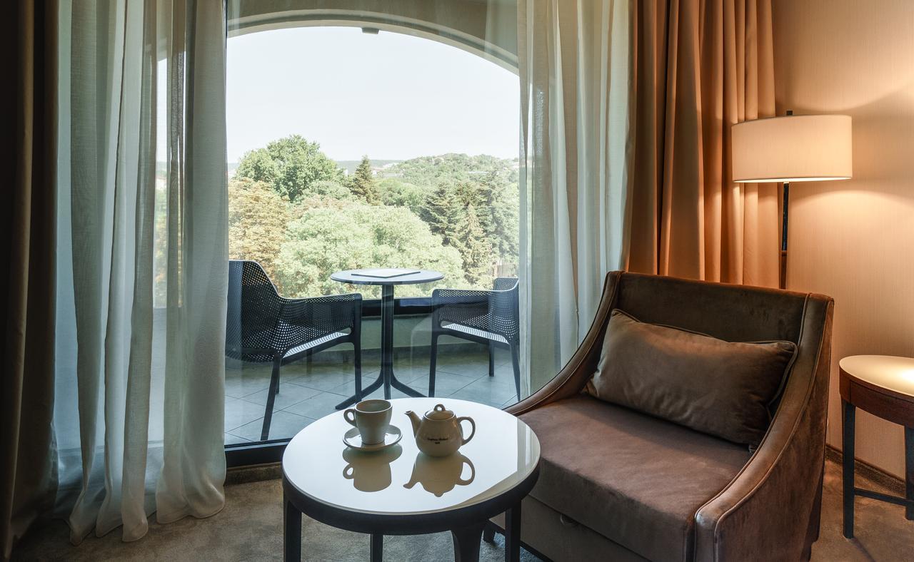 Cameră dublă cu balcon și vedere la parc și acces gratuit la AquaHouse Thermal & Beach