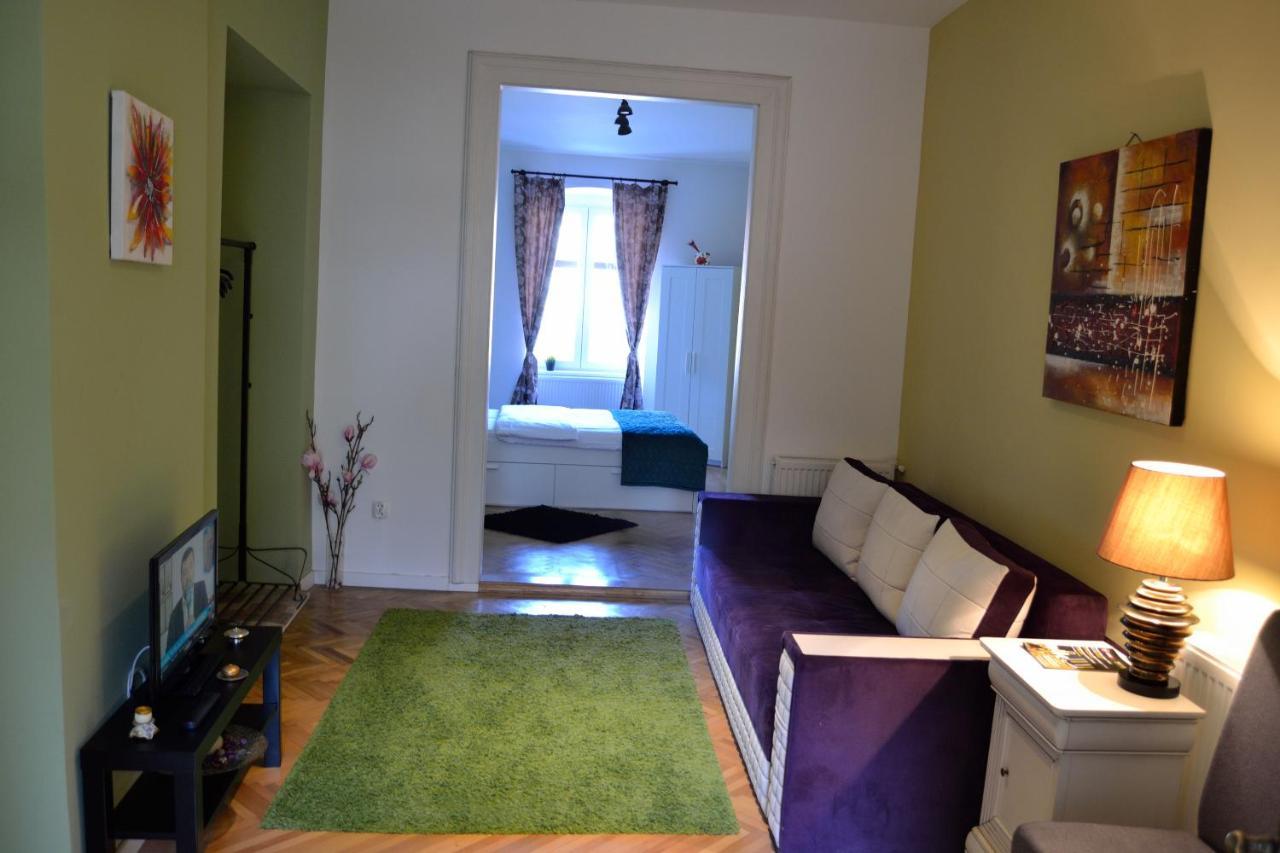 Apartament cu 1 dormitor cu vedere la Piaţa Sfatului