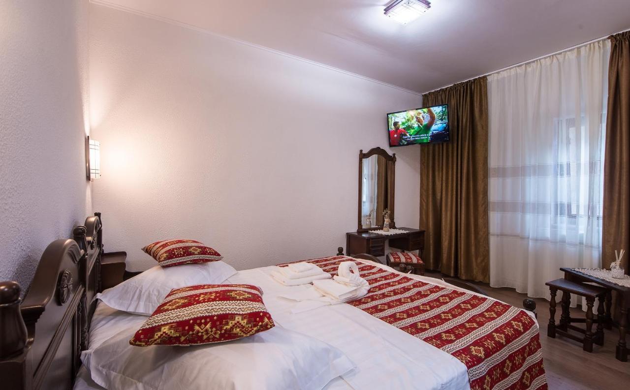 Cameră dublă Deluxe cu balcon