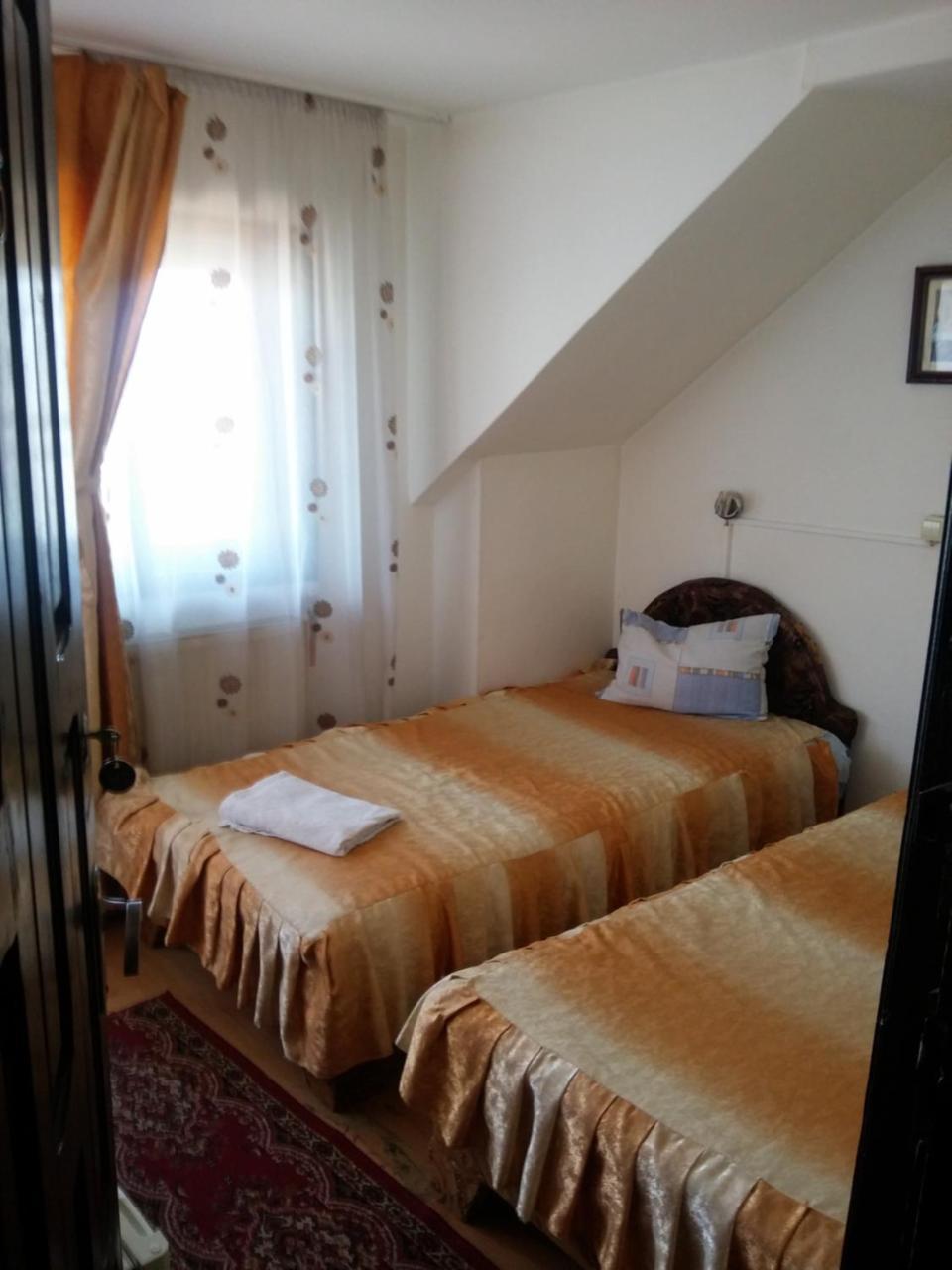 Cameră dublă buget
