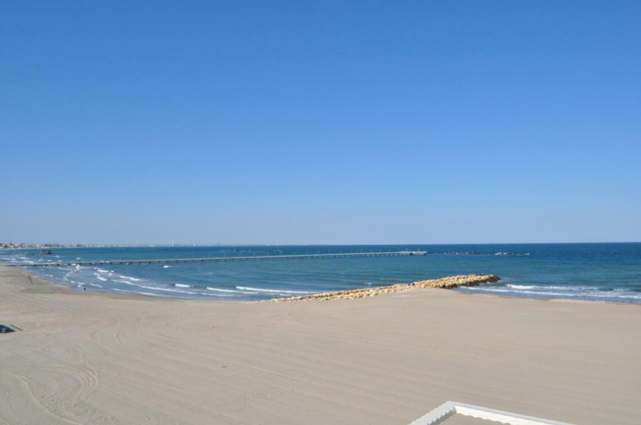 Cameră dublă cu balcon și vedere la mare