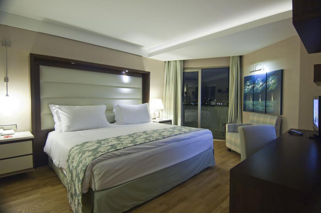 Cameră Deluxe cu vedere laterală la mare