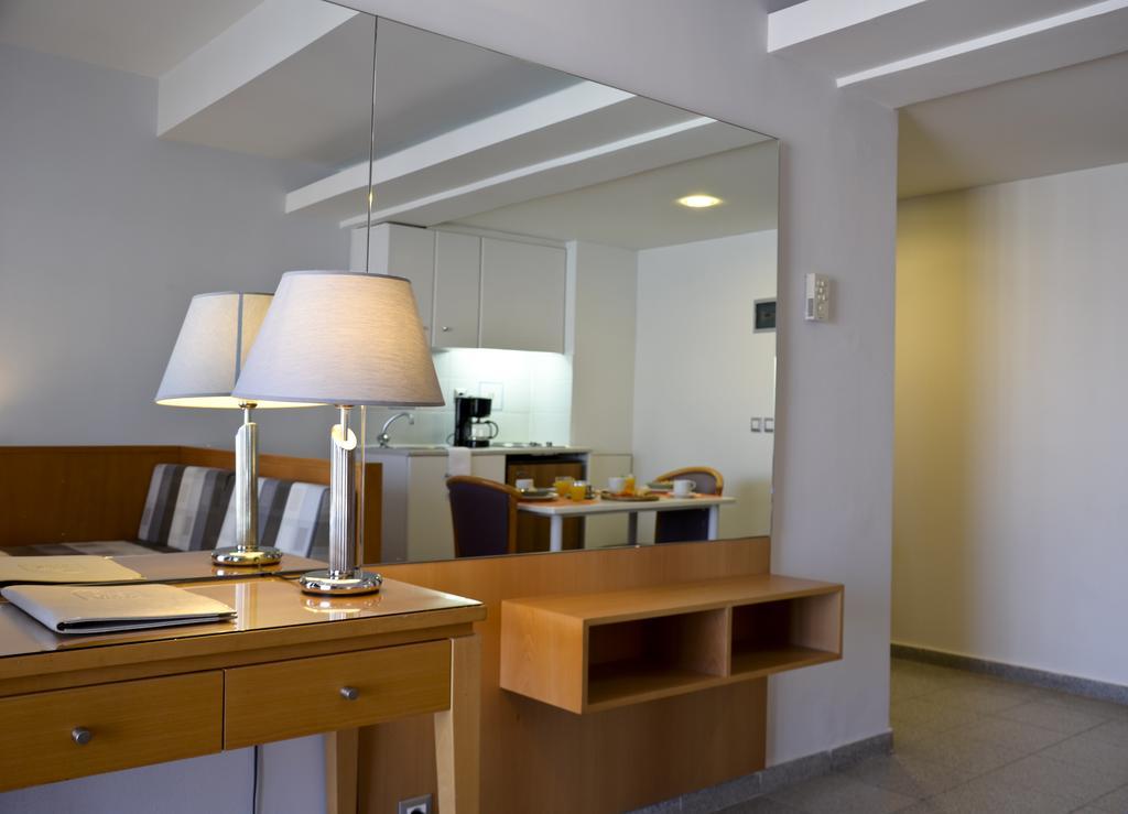 Studio (1-3 Adults),1273240864:JPEG