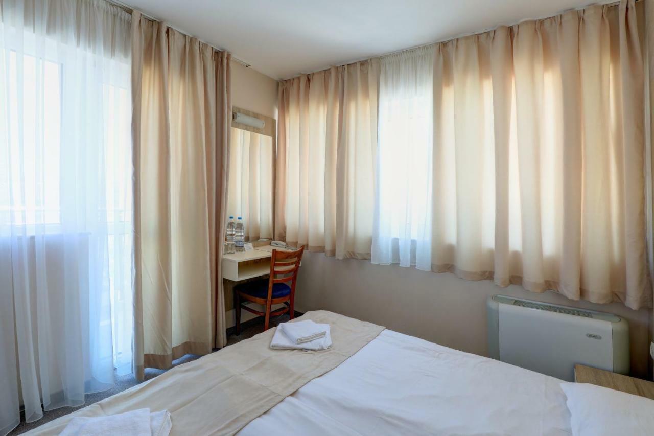 Apartament (3 adulți + 1 copil)