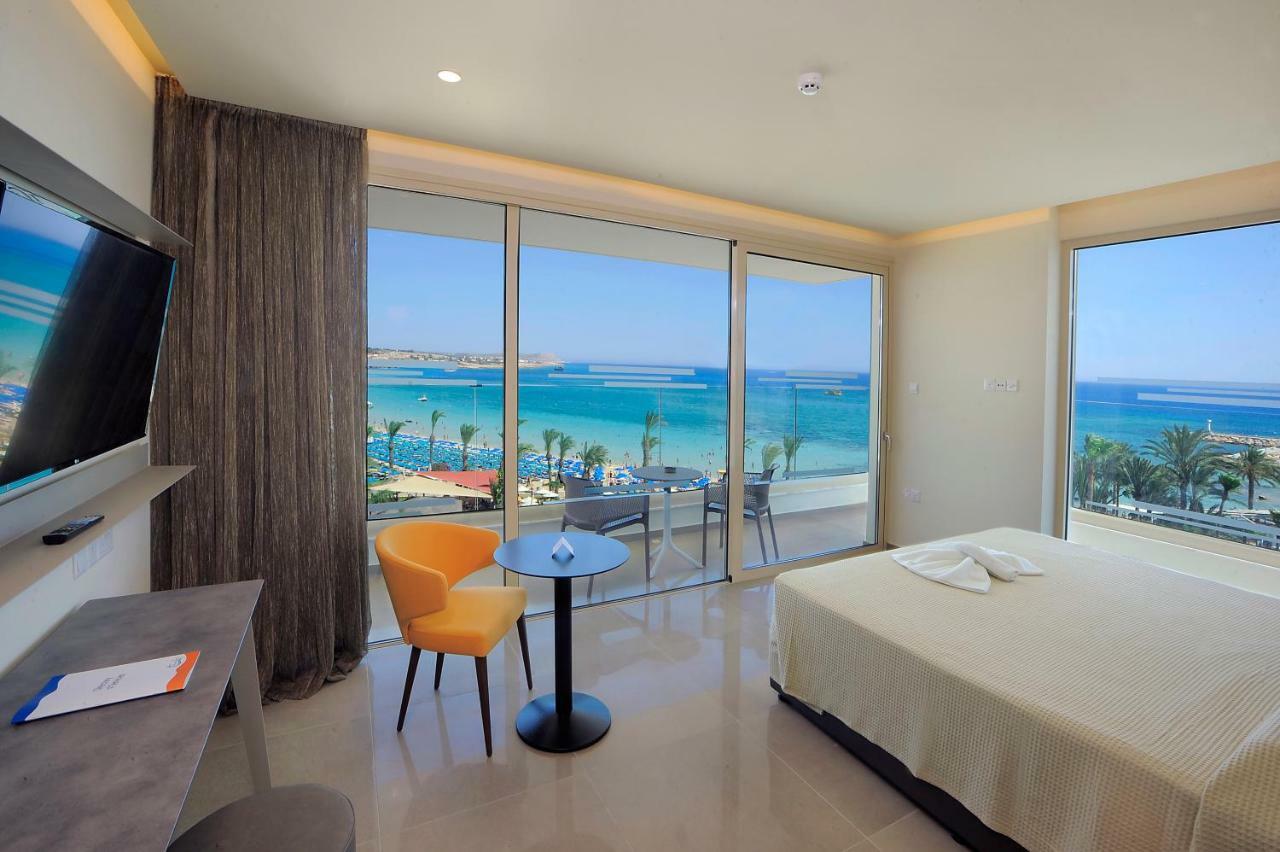 Suită de lux cu cadă spa şi vedere la mare