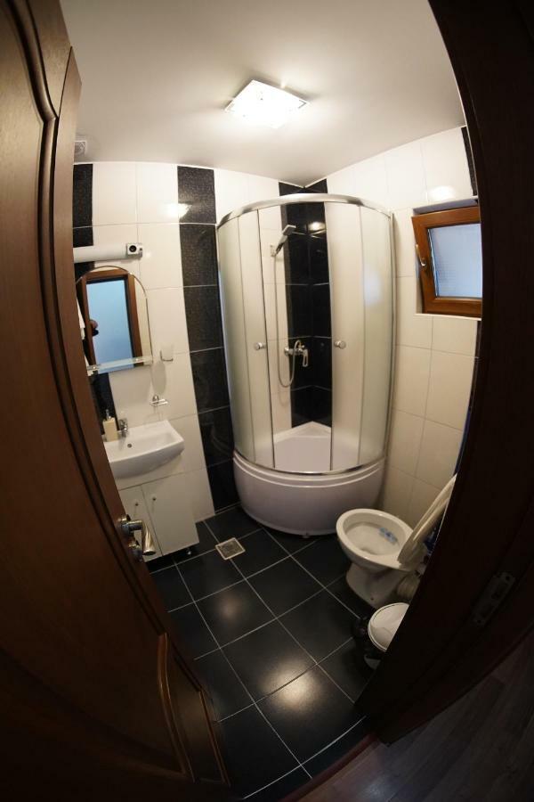 Cameră dublă cu baie privată