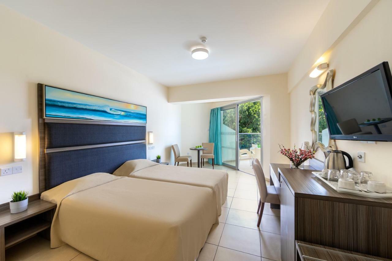 Double or Twin Room with Side Sea View,830835305:JPEG