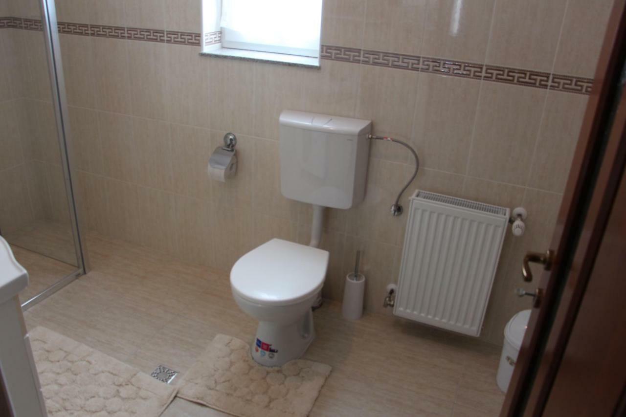 Cameră triplă cu baie privată