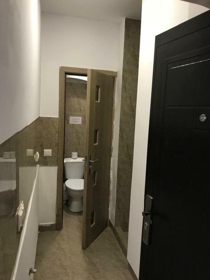 Cameră dublă cu baie privată externă