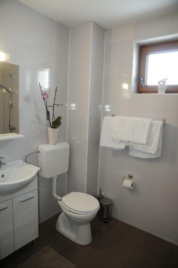 Two-Bedroom Suite,1690982895:JPEG