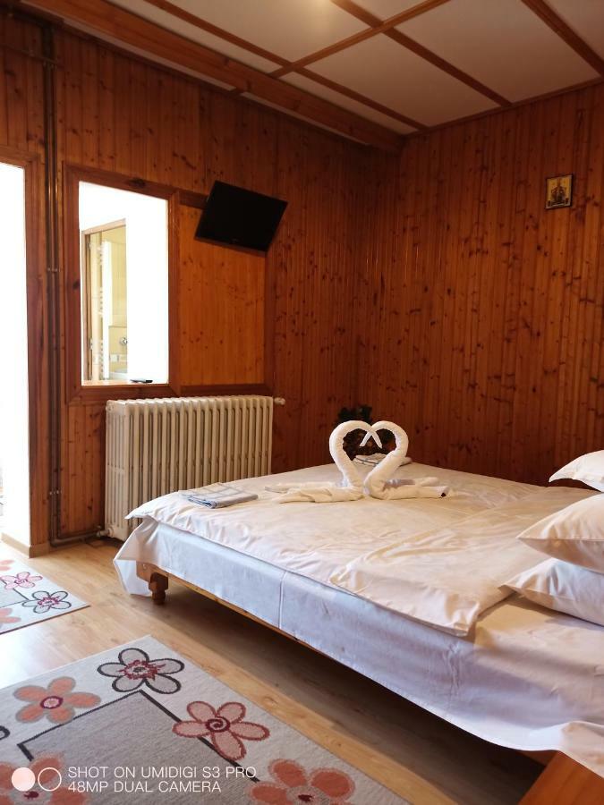 Cameră dublă Deluxe cu duş