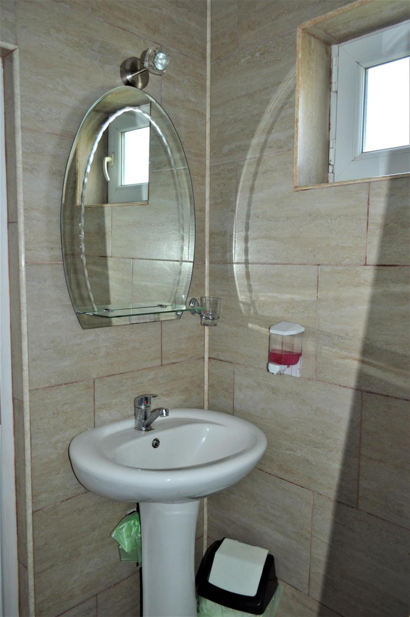 Cameră dublă cu baie privată